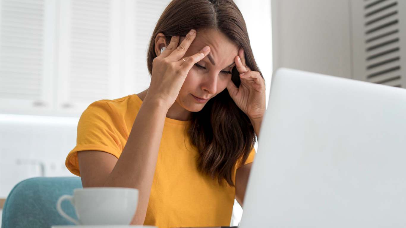 imagem de uma mulher estressada
