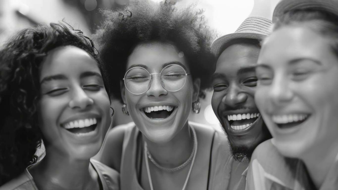 imagens de pessoas sorrindo com bom humor