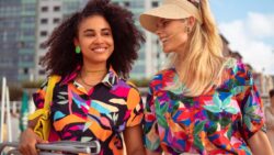 imagem de duas mulheres na moda