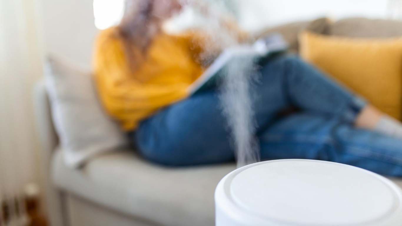 imagem de uma moça fazendo rituais de novo ciclo