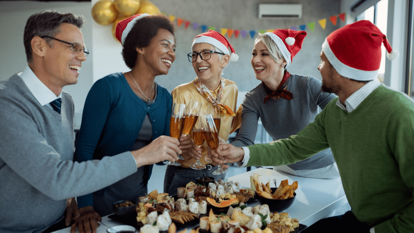 imagem de um grupo de amigos no escritório