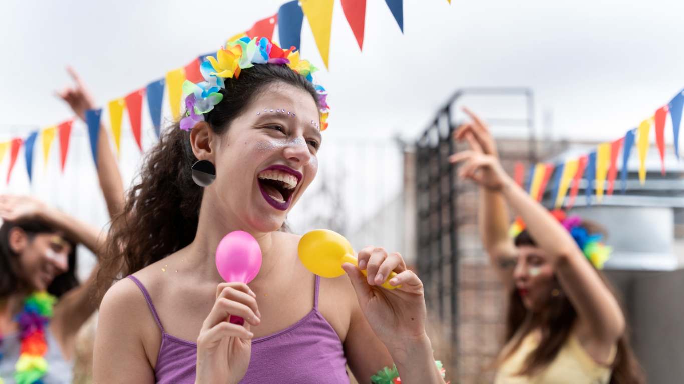 imagem de amigas curtindo o carnaval