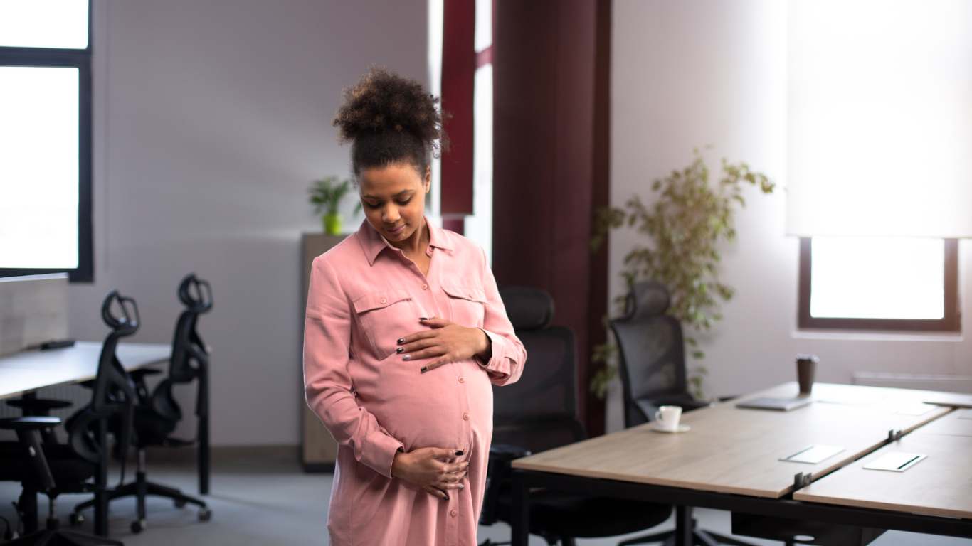 imagem de uma moça grávida