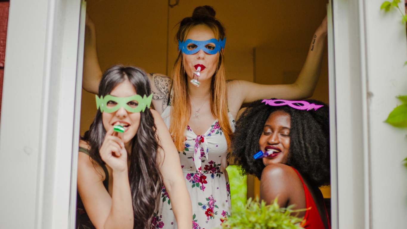 imagem de amigas no carnaval