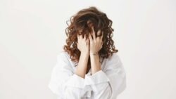imagem de uma mulher deprimida