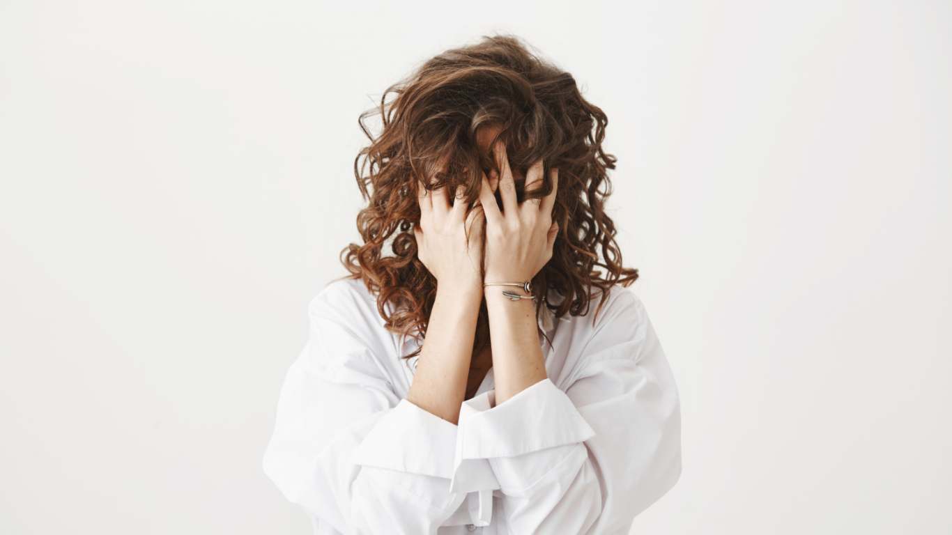 imagem de uma mulher deprimida