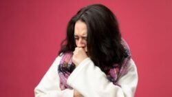 imagem de uma mulher com tuberculose